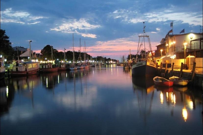Birnbom Warnemuende Rostock Exterior photo
